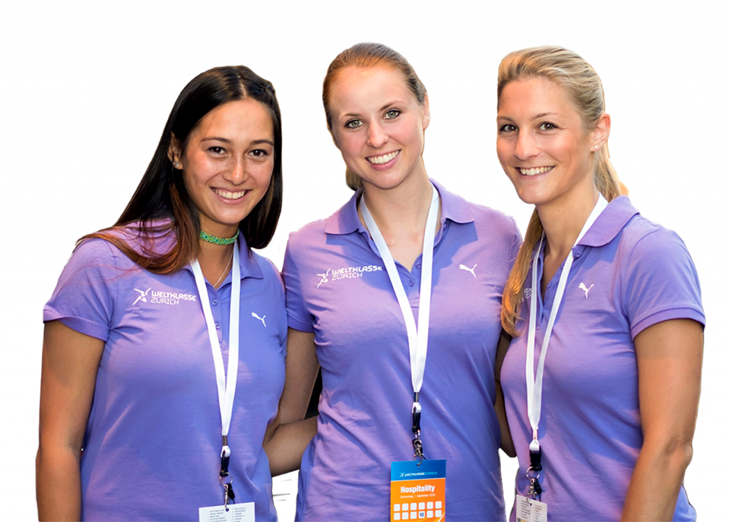 Drei junge Hospitality Mitarbeiterinnen von stewards posieren im Weltklasse Zürich T-Shirt